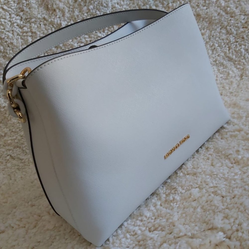 Michael Kors White Leather Shoulder Bag with Gold Hardware